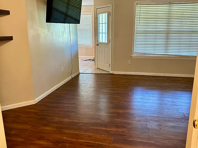 160 Mike Ave — Photo 3