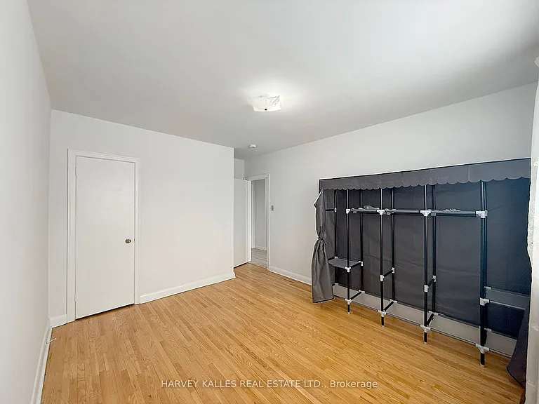 214 Dixon Rd — Photo 10