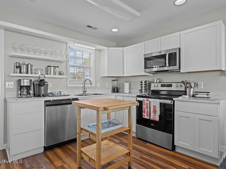 662 Island Rd — Photo 9
