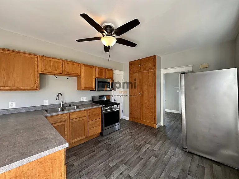 2122 Elston St #A — Photo 9
