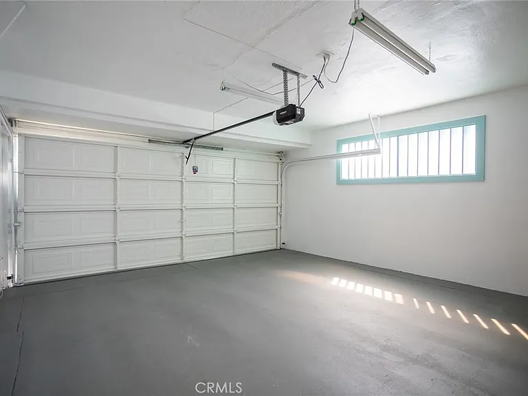 11801 Rexford Rd — Photo 23