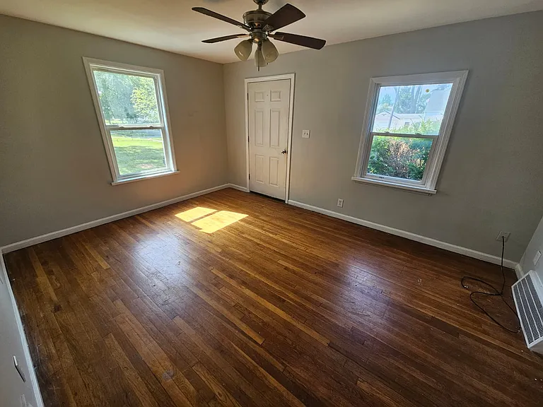 20630 Morris Ave — Photo 10