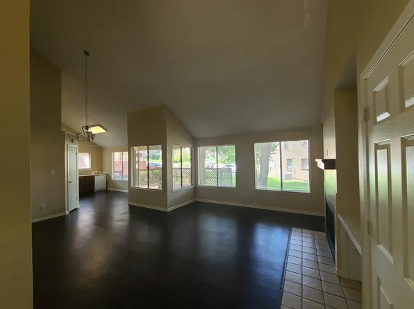 5748 Mill Creek Dr, Tyler, TX 75703