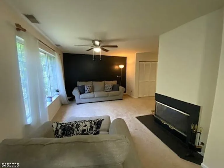 105 Village Dr — Photo 2
