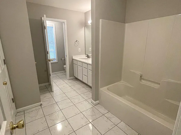335 Spring Lake Ct — Photo 9