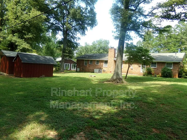 699 University Dr — Photo 15