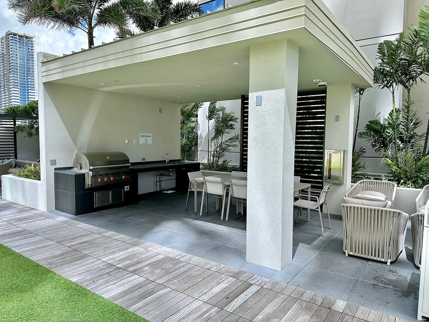 Resort style living at SKY 1/1/1 — Photo 4