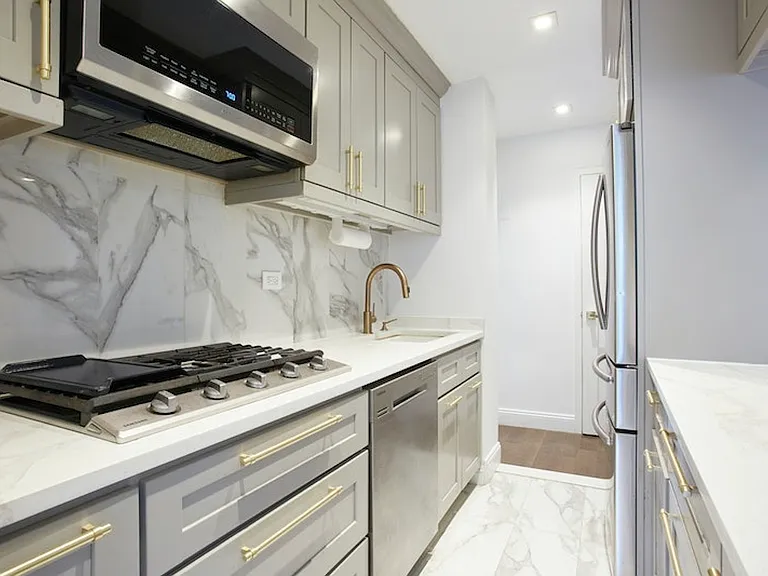 425 E 63rd St #W2E — Photo 4