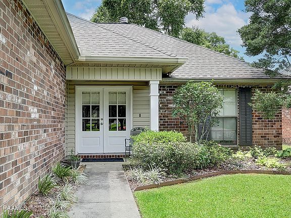 3rd image of 122 Meagans Way Dr