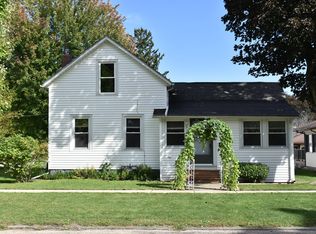 901 S 4th St, Oregon, IL 61061