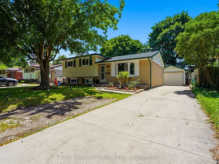45 Amy Cres — Photo 3