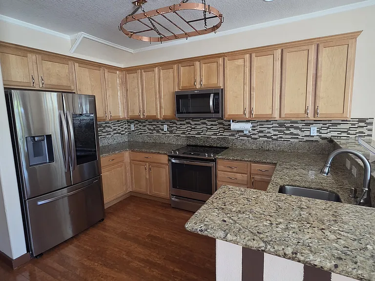 1639 SW Wright Pl — Photo 4