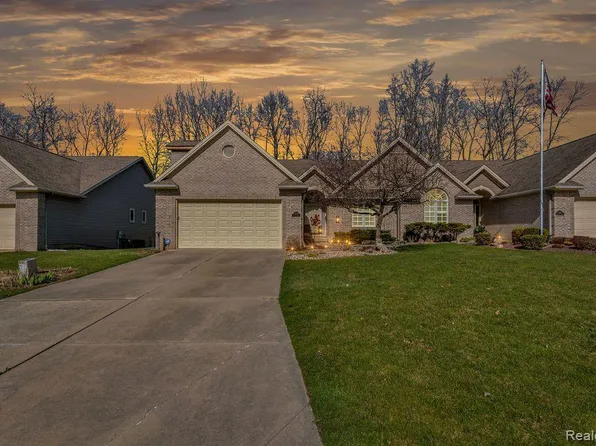 2064 Crystal Wood Trl, Flushing, MI 48433