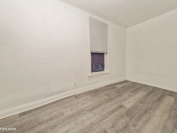 chicago-illinois-2072032355 picture