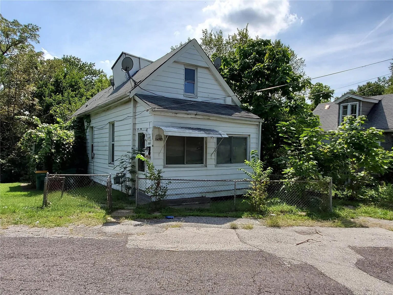 2526 Main St photo 1