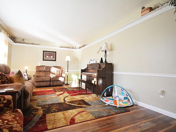 5th image of 820 Chambord Cir