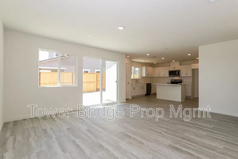 5 bed, 3.0 bath, 1874 sqft, $3,250 — Photo 2