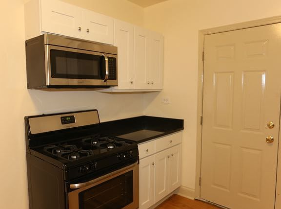 3rd image of 5738 N Winthrop Ave APT 312