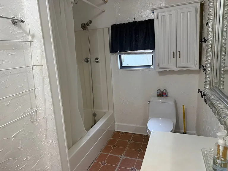 643 E South St — Photo 8