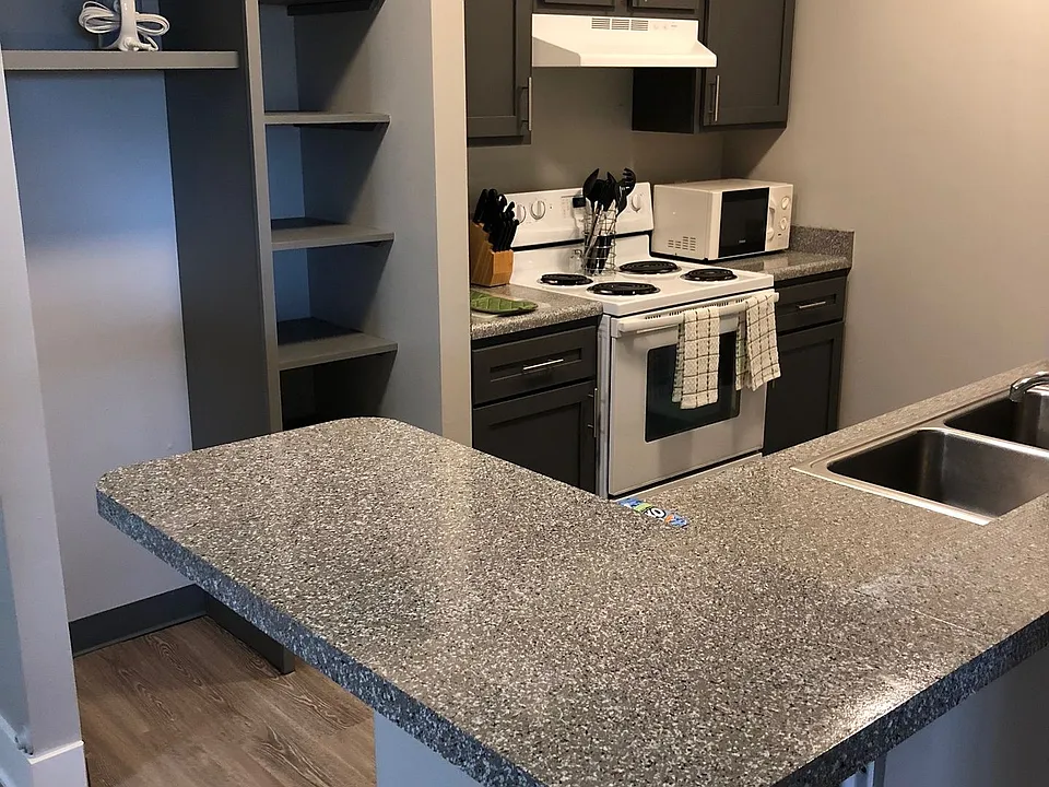 The Village at Gray's Lake Apartments - Des Moines