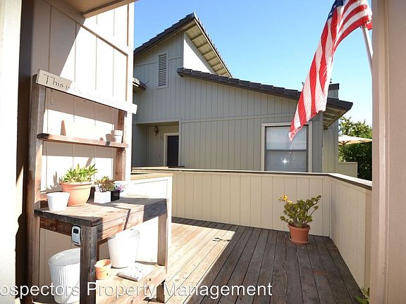 2nd image of 223 Del Monte Ln