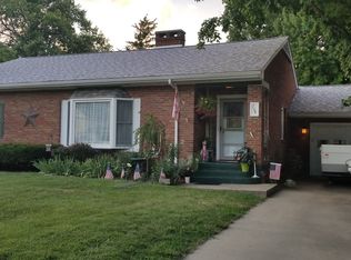 704 E 1st North St, Carlinville, IL
