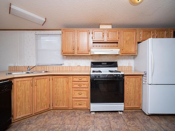 5th image of 1202 Spring Cir