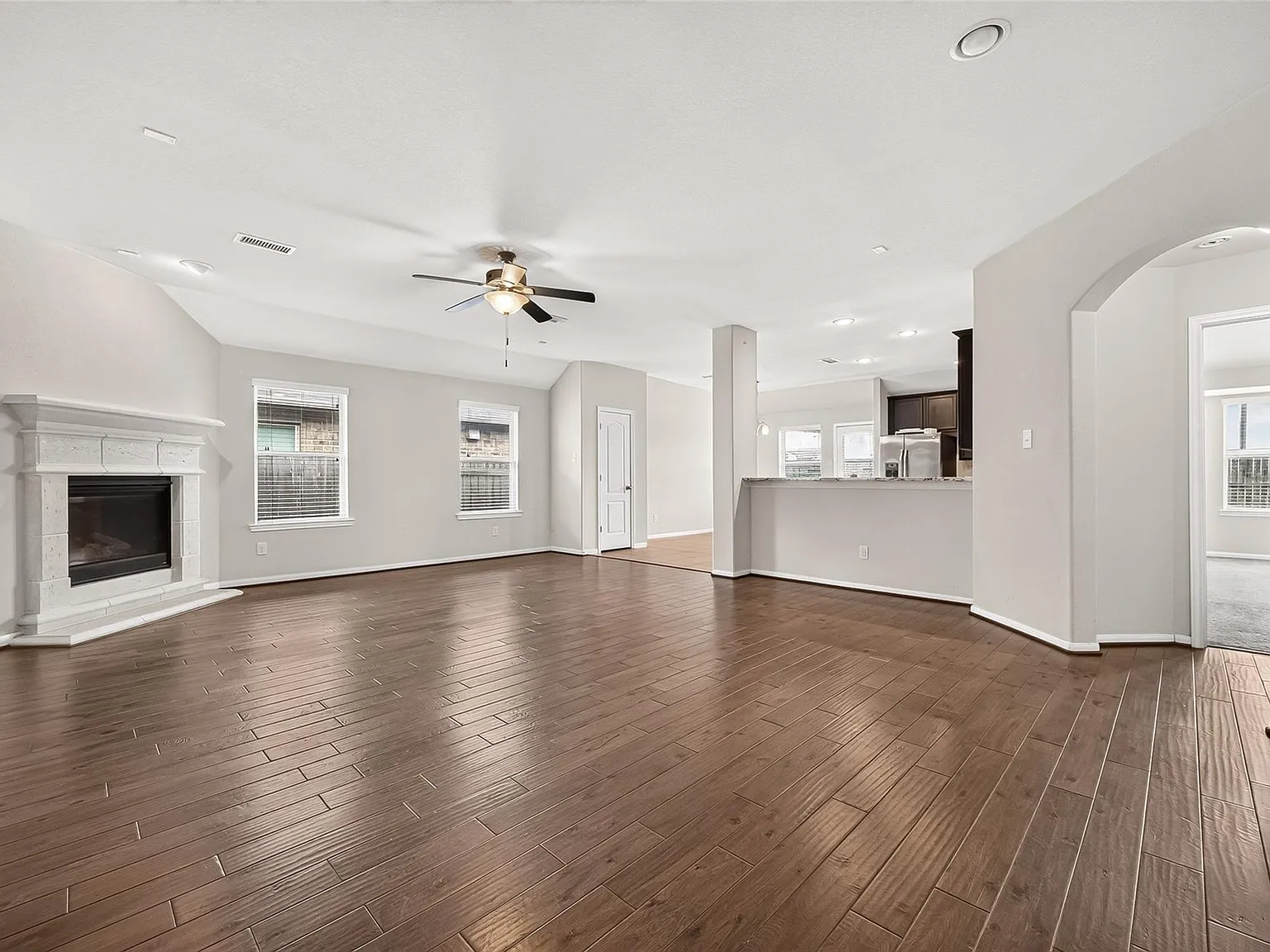 3 bed, 2.0 bath, 2102 sqft, $2,250 — Photo 2