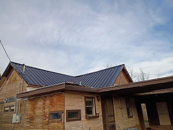 2nd image of 611 W 12th St