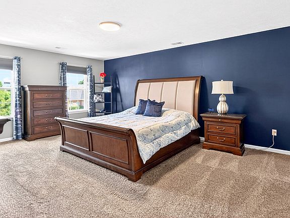 4th image of 4045 Bentwood Dr N