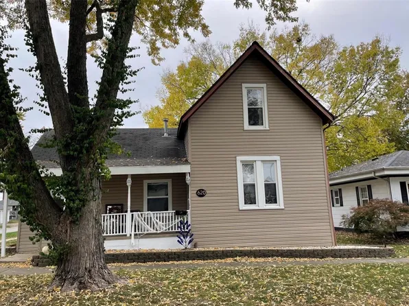 620 8th St, Highland, IL 62249