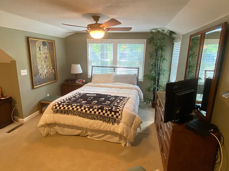 4221 Oxford Rd — Photo 13