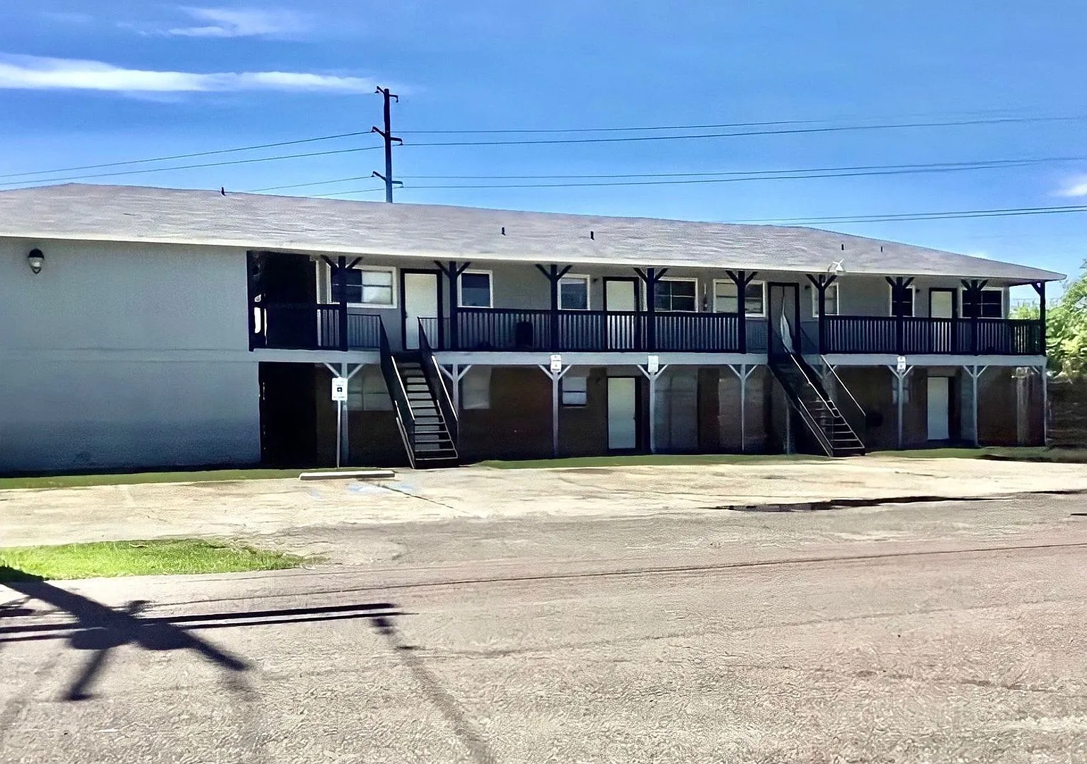 Woodrow Apartments — Photo 1