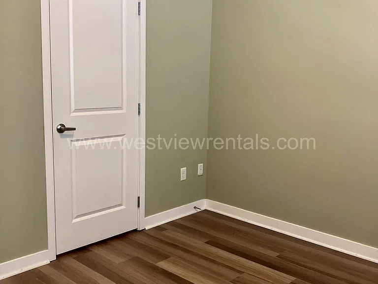 200 E Maple St — Photo 372