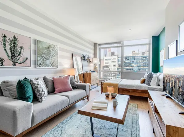 450 West 17th Street image 1 of 4