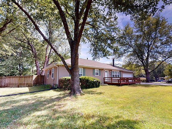4th image of 2508 Maplewood Ln