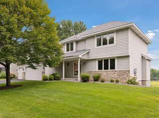 653 McFaddens Trl, Eagan, MN 55123