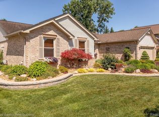 19263 Gill Rd, Livonia, MI 48152