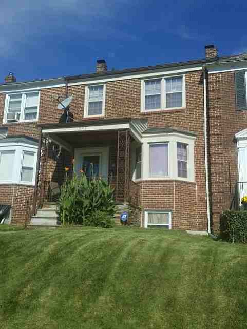 2nd image of 1642 Roundhill Rd