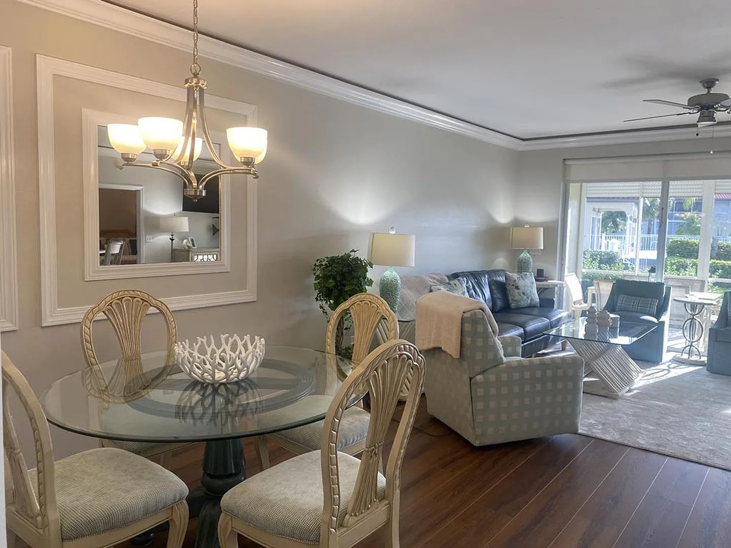 Villas at waterside — Photo 2