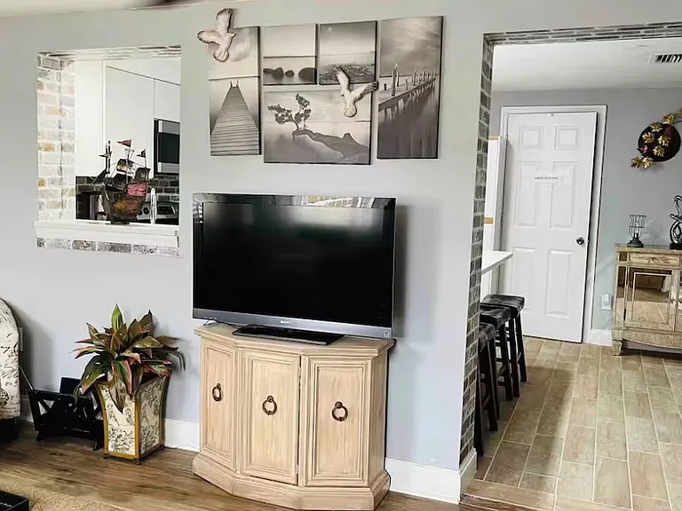 4004 Baden Dr — Photo 24