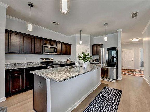 4th image of 337 Alexander Ln