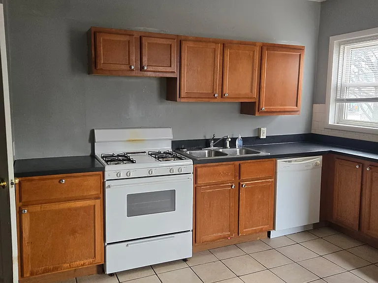 4800 Goethe Ave #1E — Photo 13