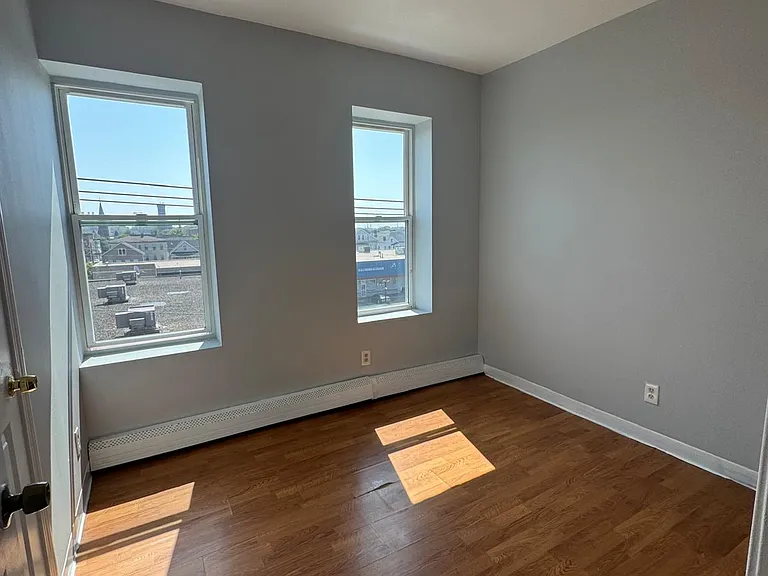 1057 E Main St #11 — Photo 5