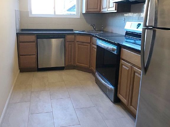 4th image of 20-53 23rd St #2FF