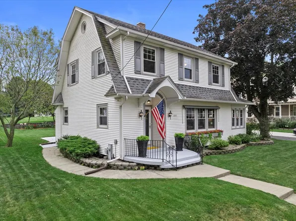 221 Jefferson STREET, Johnson Creek, WI 53038