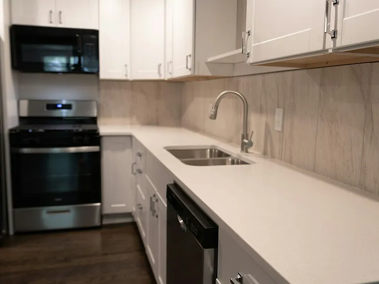 916 Grove St #B — Photo 6