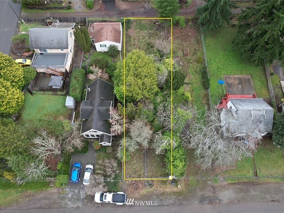 The yellow line is approximately to show the outline of the property. Buyer to verify the actual property lines.