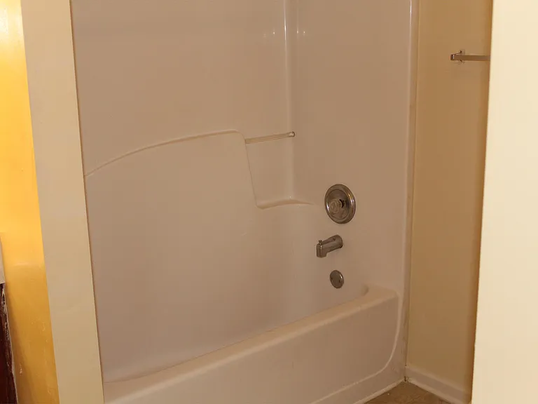 672 Georgetown Ct — Photo 23