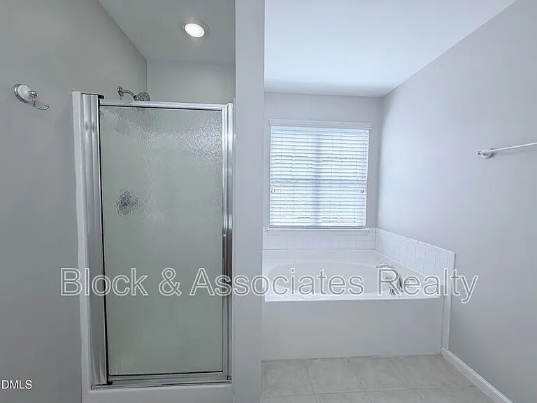 9812 Grettle Ct — Photo 9
